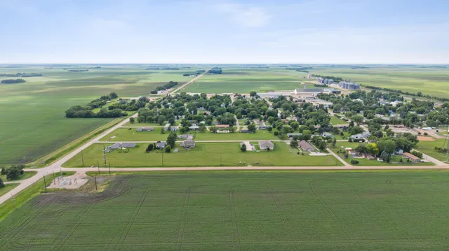 $5,000 | 306 South 5th Street, Fairmount, ND 58030