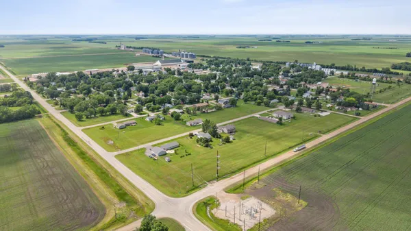 $5,000 | 306 South 5th Street, Fairmount, ND 58030
