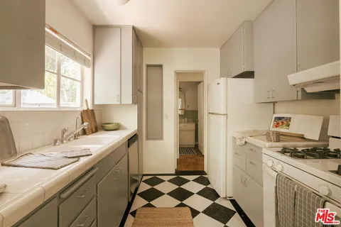 $695,000 | 5434 Village Green, Los Angeles, CA 90016