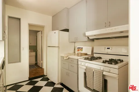 $695,000 | 5434 Village Green, Los Angeles, CA 90016