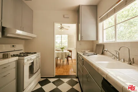 $695,000 | 5434 Village Green, Los Angeles, CA 90016