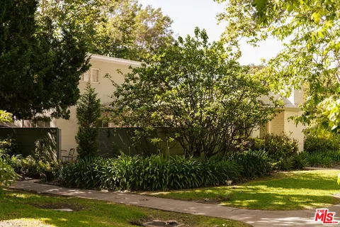 $695,000 | 5434 Village Green, Los Angeles, CA 90016
