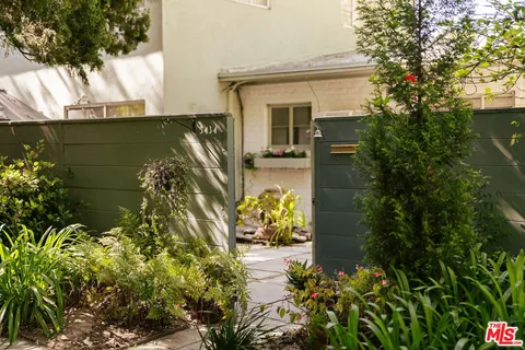 $695,000 | 5434 Village Green, Los Angeles, CA 90016