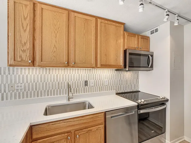 $1,595 | 15 North 1st Street, Unit A710, Minneapolis, MN 55401