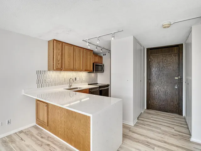 $1,595 | 15 North 1st Street, Unit A710, Minneapolis, MN 55401