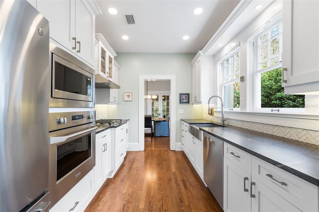 719 Northeast 5th Street Gainesville, FL 32601 - Photo 11 of 23