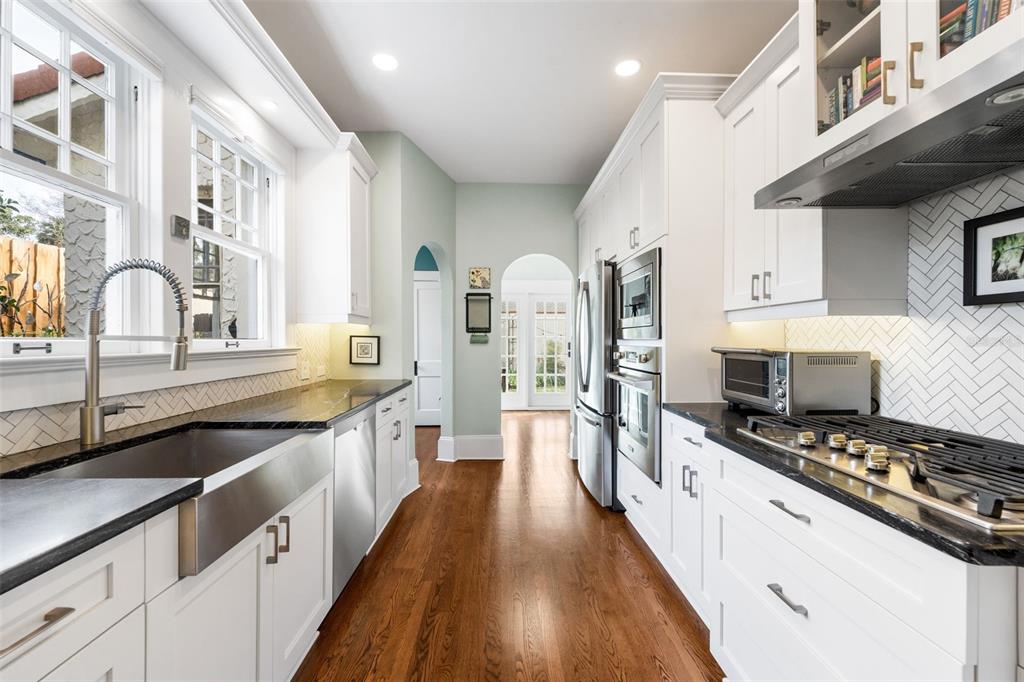 719 Northeast 5th Street Gainesville, FL 32601 - Photo 12 of 23