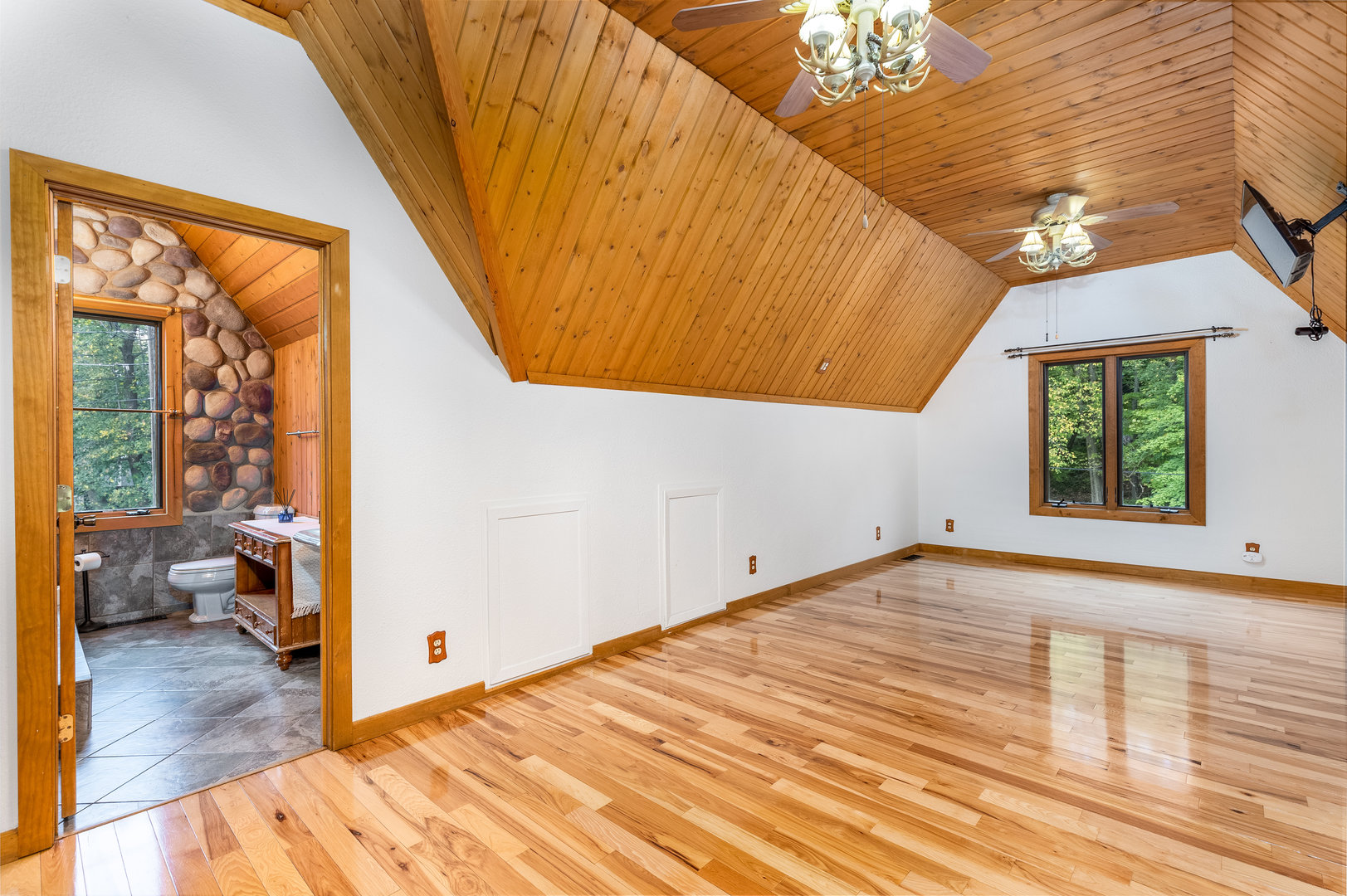 1522 East State Route 71 Ottawa, IL 61350 - Photo 15 of 35 a view of a room with wooden floor and a window