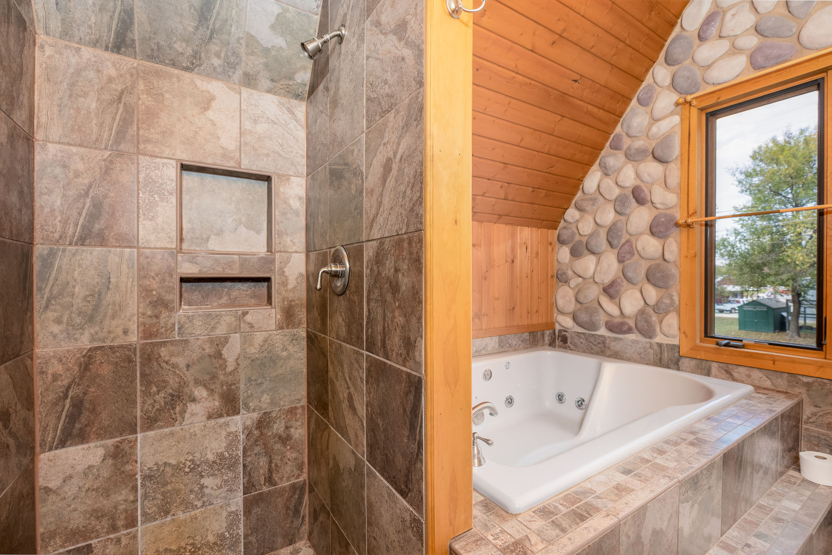 1522 East State Route 71 Ottawa, IL 61350 - Photo 18 of 35 a bathroom with a bathtub and shower