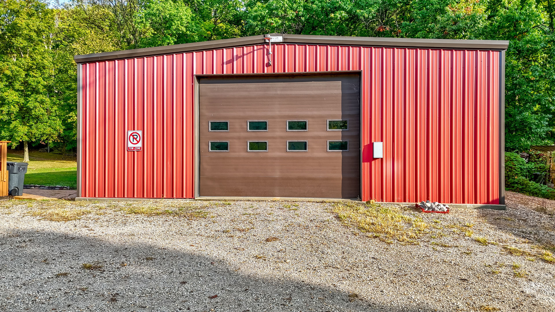 1522 East State Route 71 Ottawa, IL 61350 - Photo 24 of 35 a front view of a house with a yard