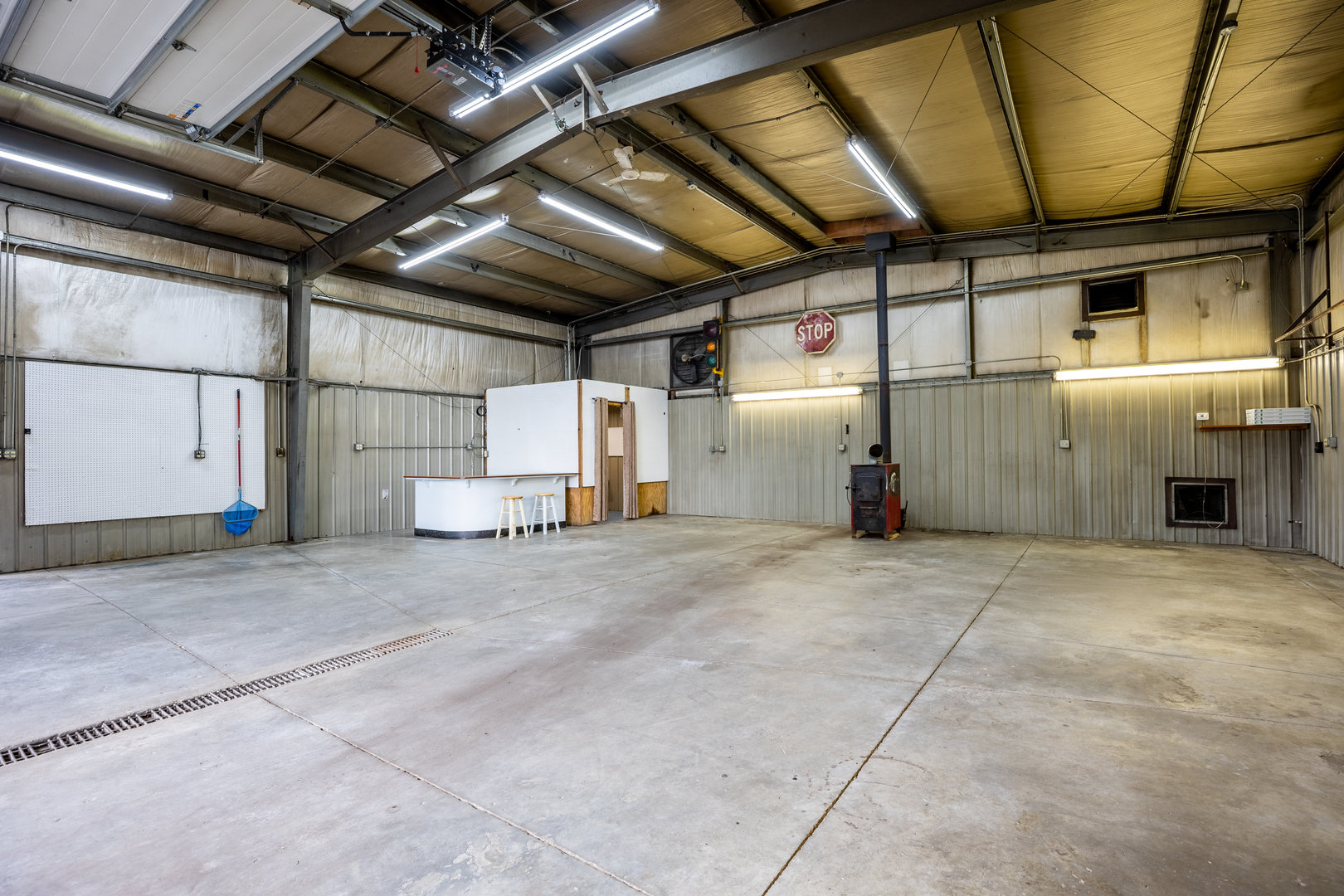 1522 East State Route 71 Ottawa, IL 61350 - Photo 25 of 35 a view of garage