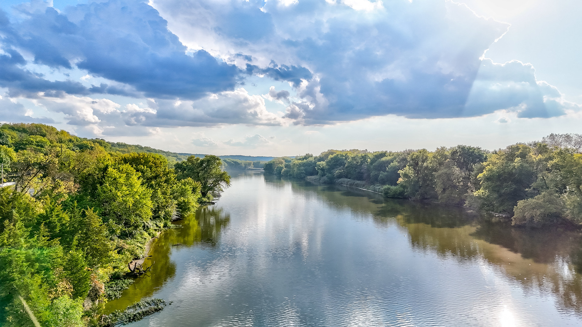 1522 East State Route 71 Ottawa, IL 61350 - Photo 33 of 35 a view of a lake with houses in the back