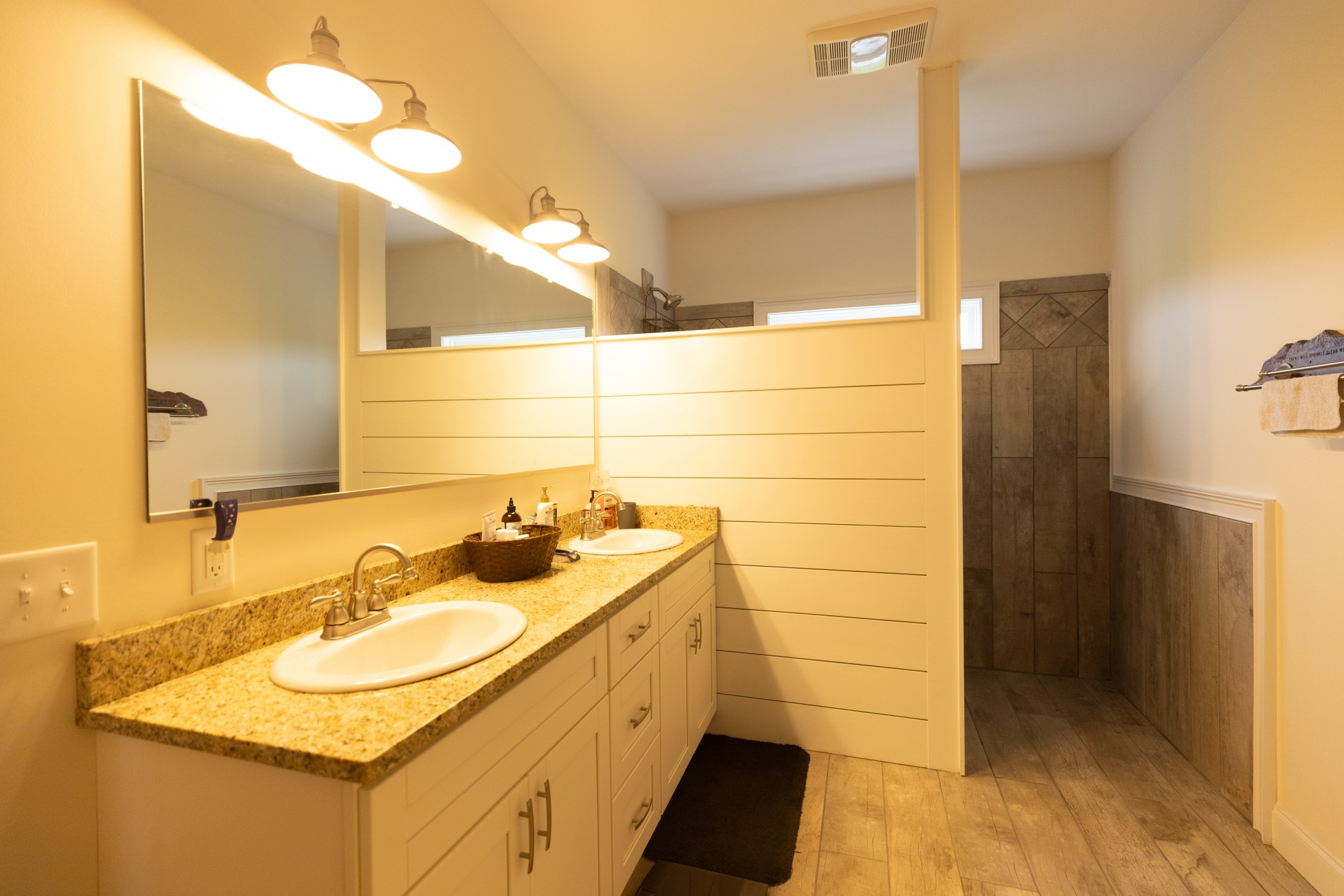 155 Colonial Road Hohenwald, TN 38462 - Photo 23 of 36 a bathroom with a sink and a mirror