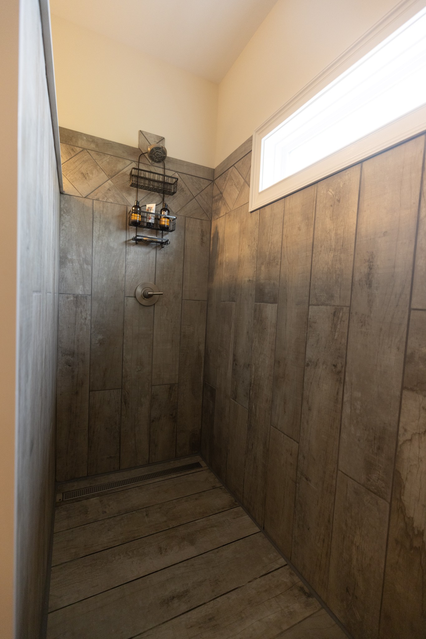 155 Colonial Road Hohenwald, TN 38462 - Photo 24 of 36 a bathroom with a shower