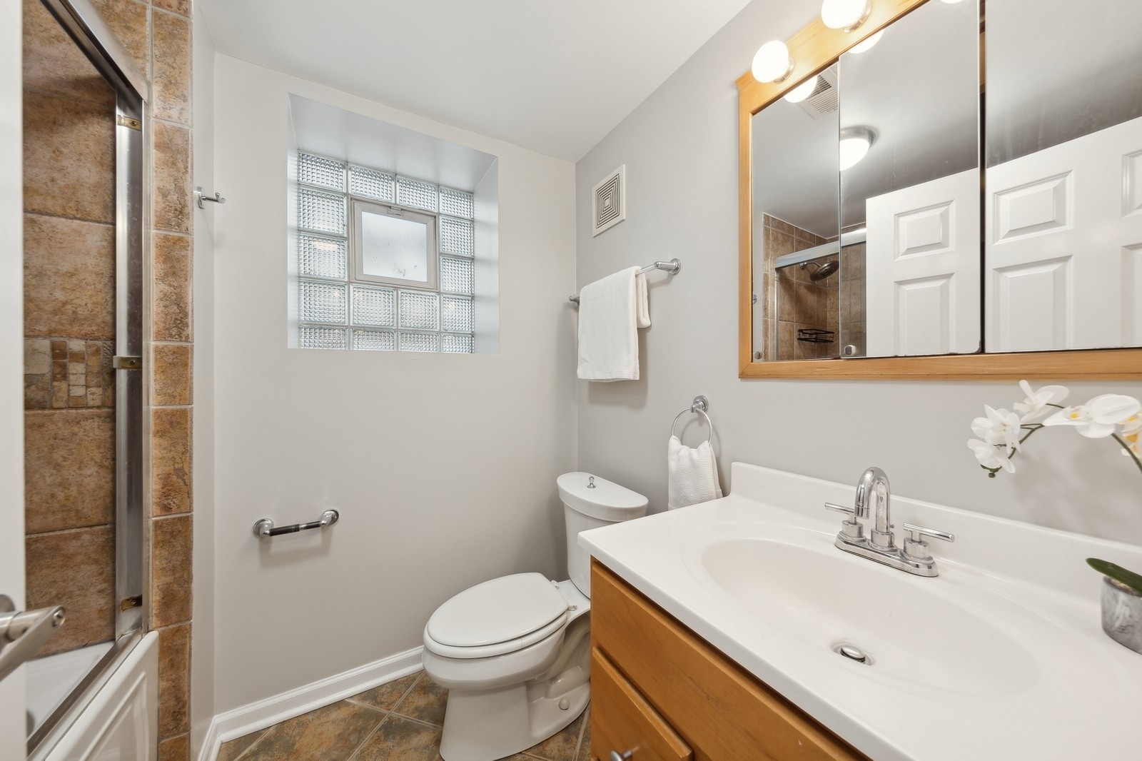1929 West Irving Park Road, Unit 1 Chicago, IL 60613 - Photo 11 of 15 Gallery Image 11