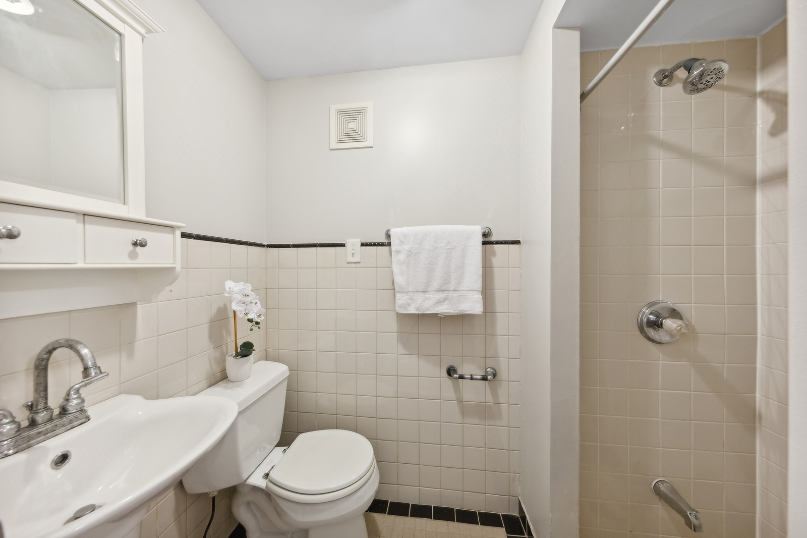 1929 West Irving Park Road, Unit 1 Chicago, IL 60613 - Photo 12 of 15 Gallery Image 12