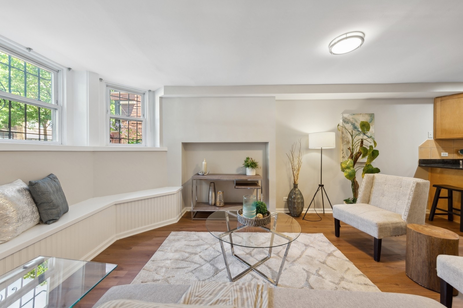 1929 West Irving Park Road, Unit 1 Chicago, IL 60613 - Photo 3 of 15 Gallery Image 3