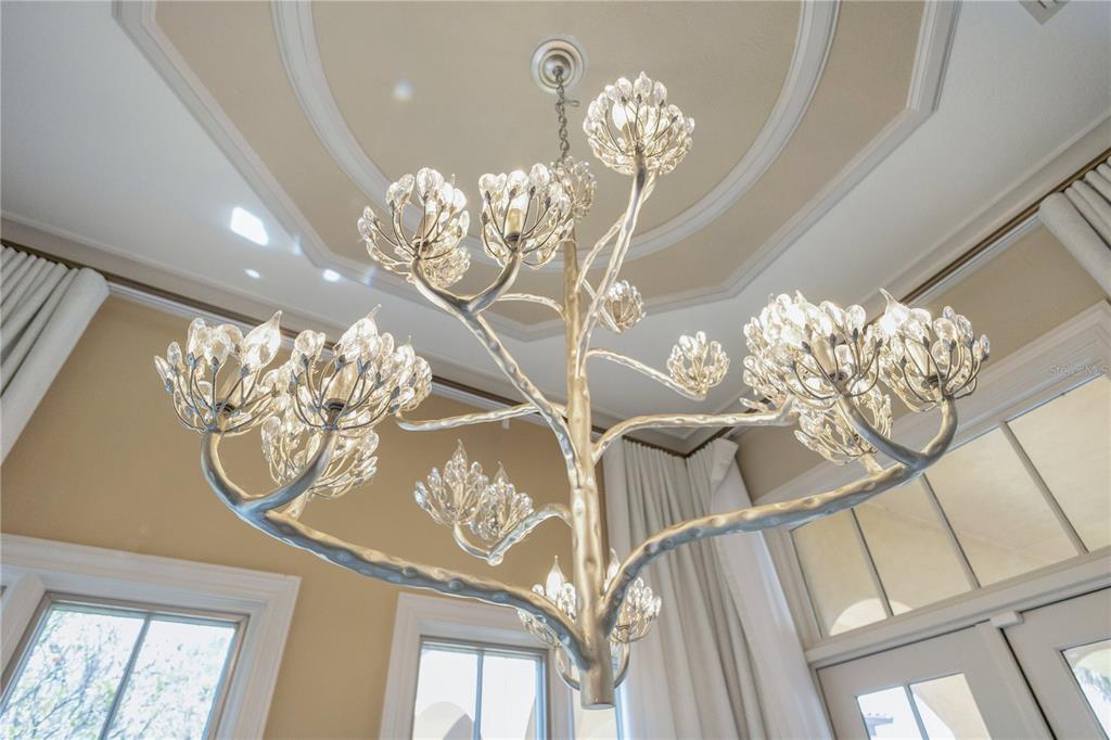 11103 Bridge House Road Windermere, FL 34786 - Photo 24 of 90 a vase of flowers sitting on a table