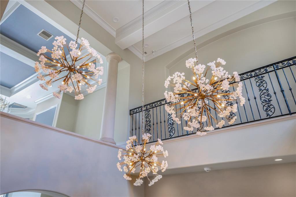 11103 Bridge House Road Windermere, FL 34786 - Photo 44 of 90 a vase of flowers sitting on a table