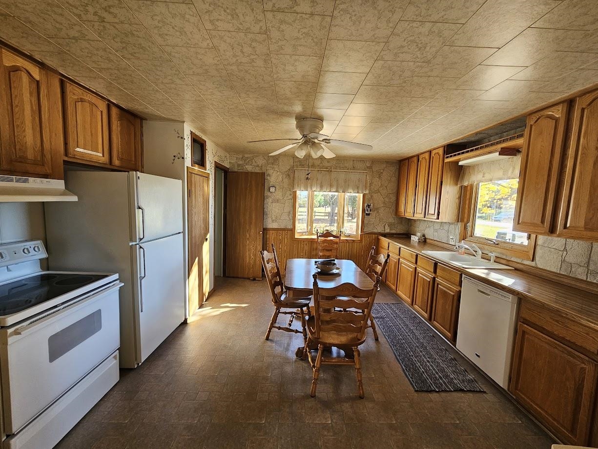 243 East Chicago Road Wautoma, WI 54982 - Photo 2 of 41