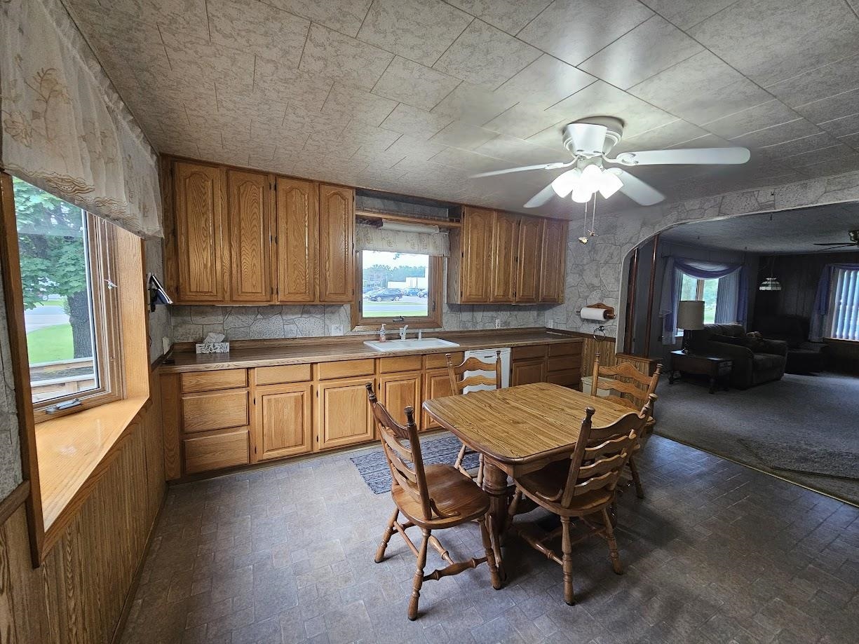 243 East Chicago Road Wautoma, WI 54982 - Photo 4 of 41