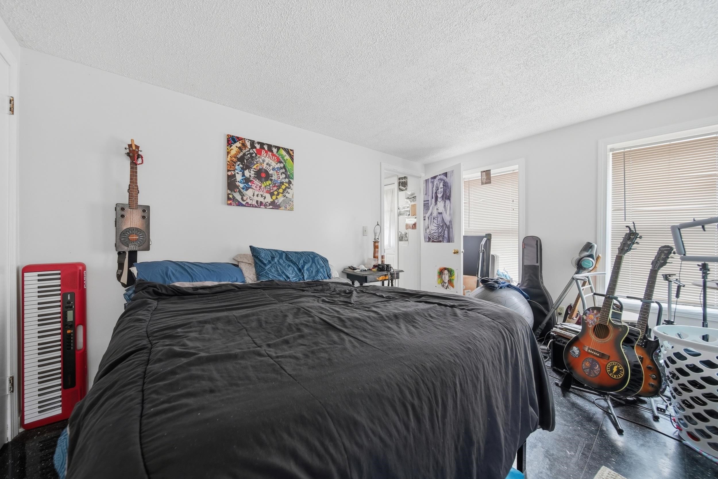 1268 Hanover Street Manchester, NH 03104 - Photo 13 of 45