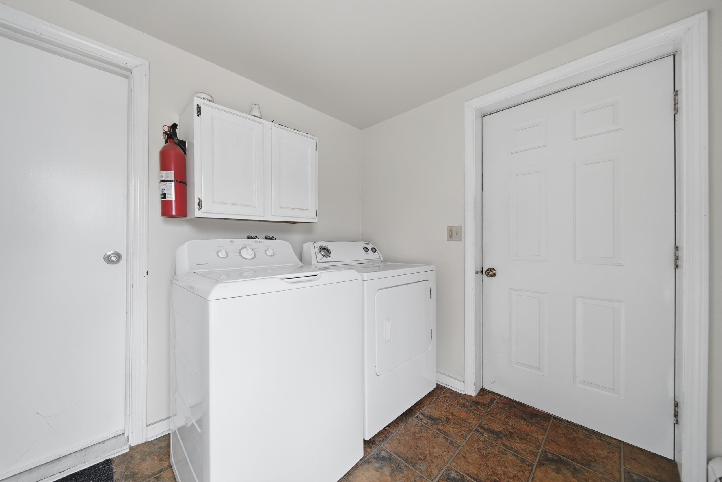 1268 Hanover Street Manchester, NH 03104 - Photo 15 of 45