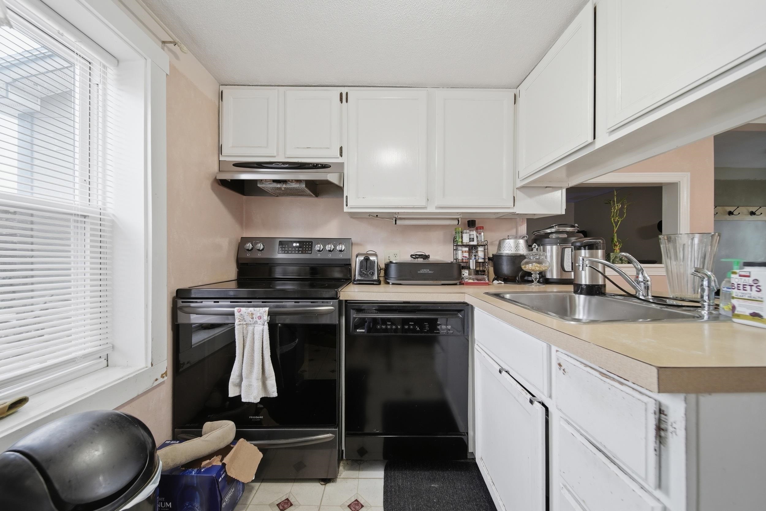 1268 Hanover Street Manchester, NH 03104 - Photo 29 of 45