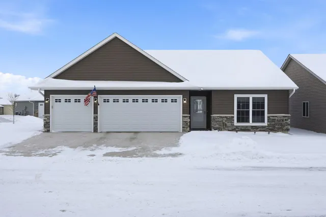 $385,000 | 511 Southfork Circle Southeast, Hutchinson, MN 55350