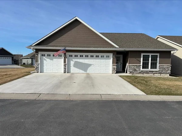 $370,000 | 511 Southfork Circle Southeast, Hutchinson, MN 55350