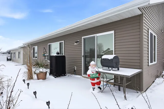 $385,000 | 511 Southfork Circle Southeast, Hutchinson, MN 55350