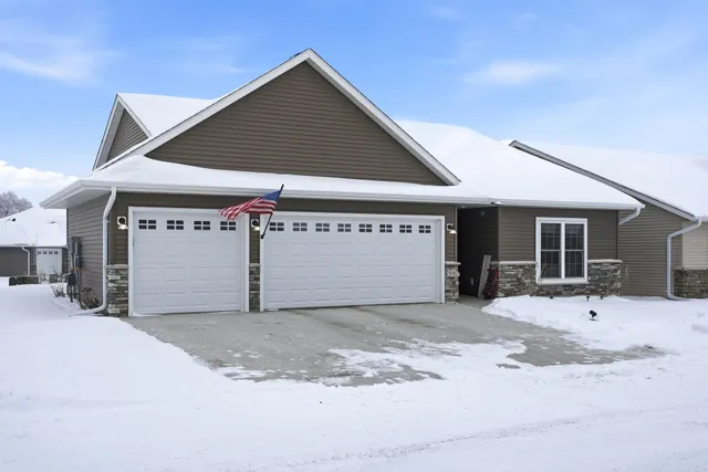 $385,000 | 511 Southfork Circle Southeast, Hutchinson, MN 55350