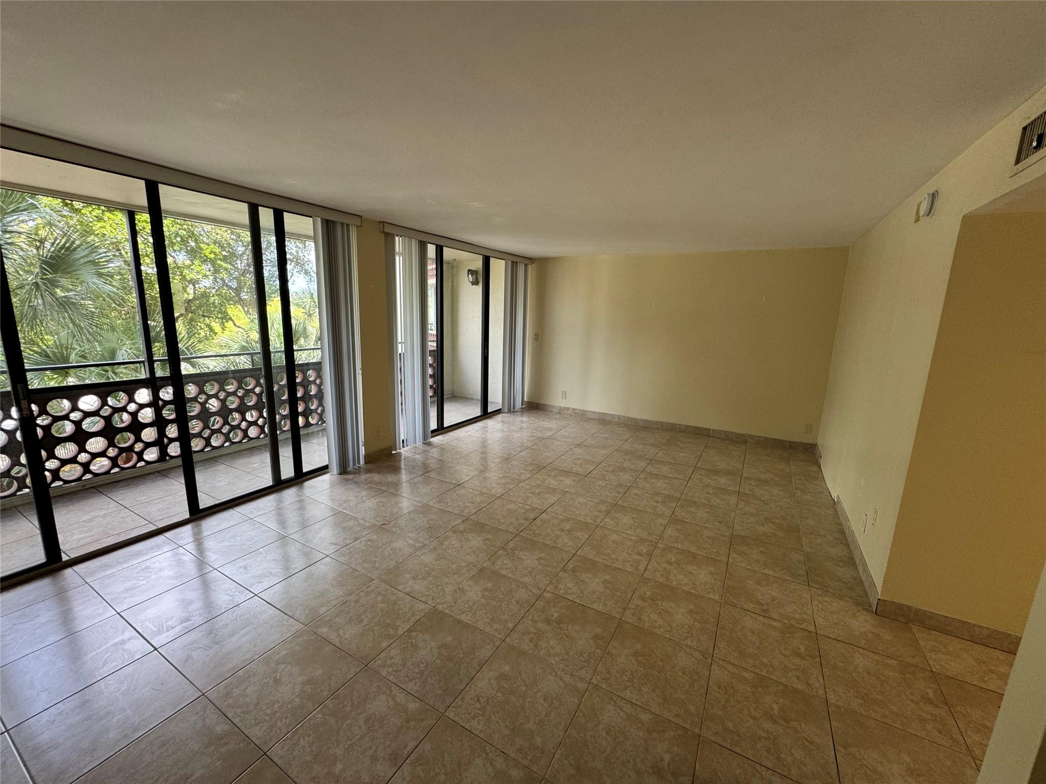 4222 Inverrary Boulevard, Unit 4306 Lauderhill, FL 33319 - Photo 5 of 12 Photo 5