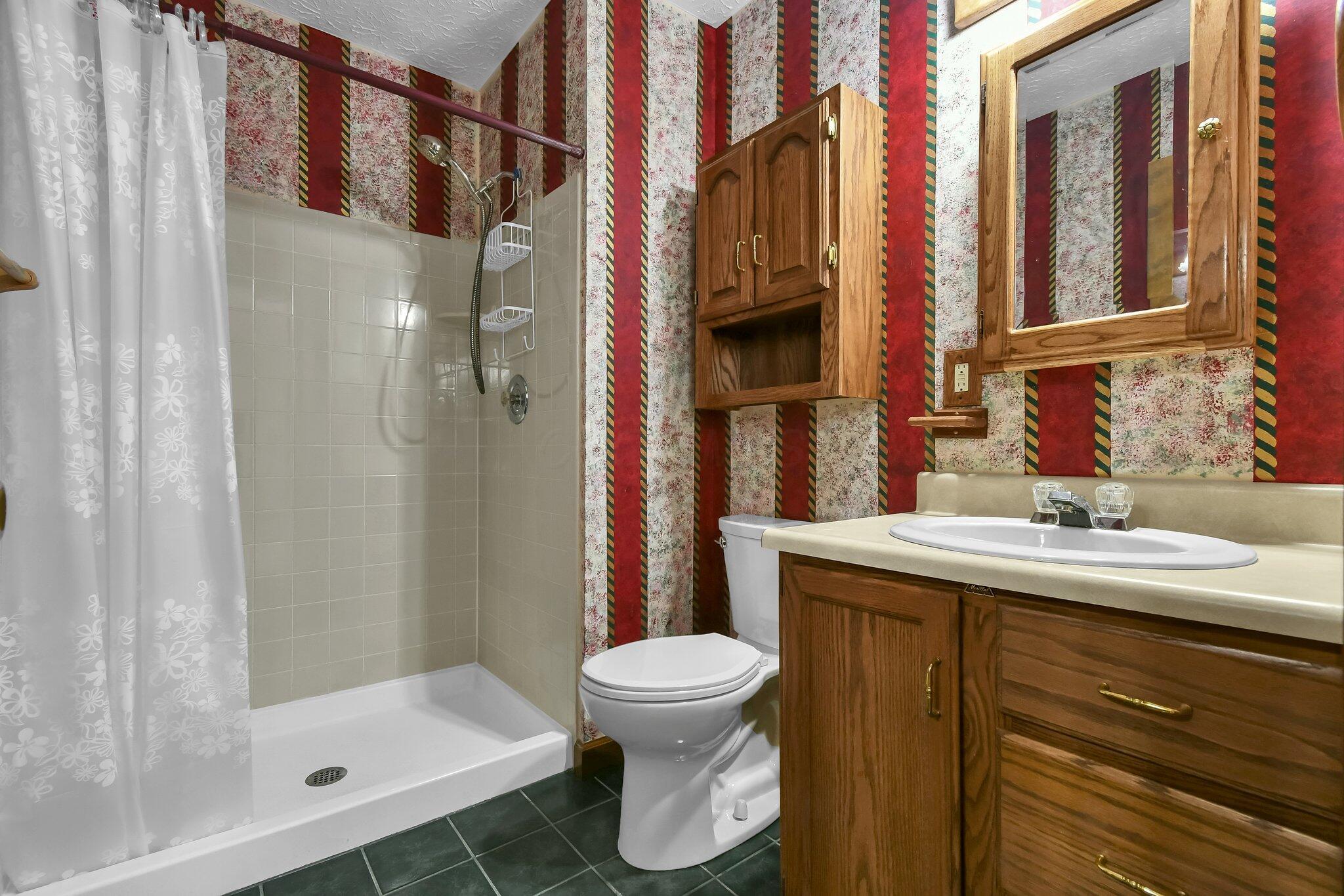 271 Rosehill Road Reynoldsburg, OH 43068 - Photo 14 of 20 Primary Bedroom Ensuite