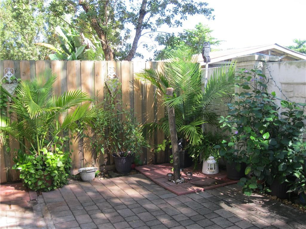 20767 Northeast 10th Path, Unit 20767 Miami, FL 33179 - Photo 21 of 26 a view of outdoor space and yard
