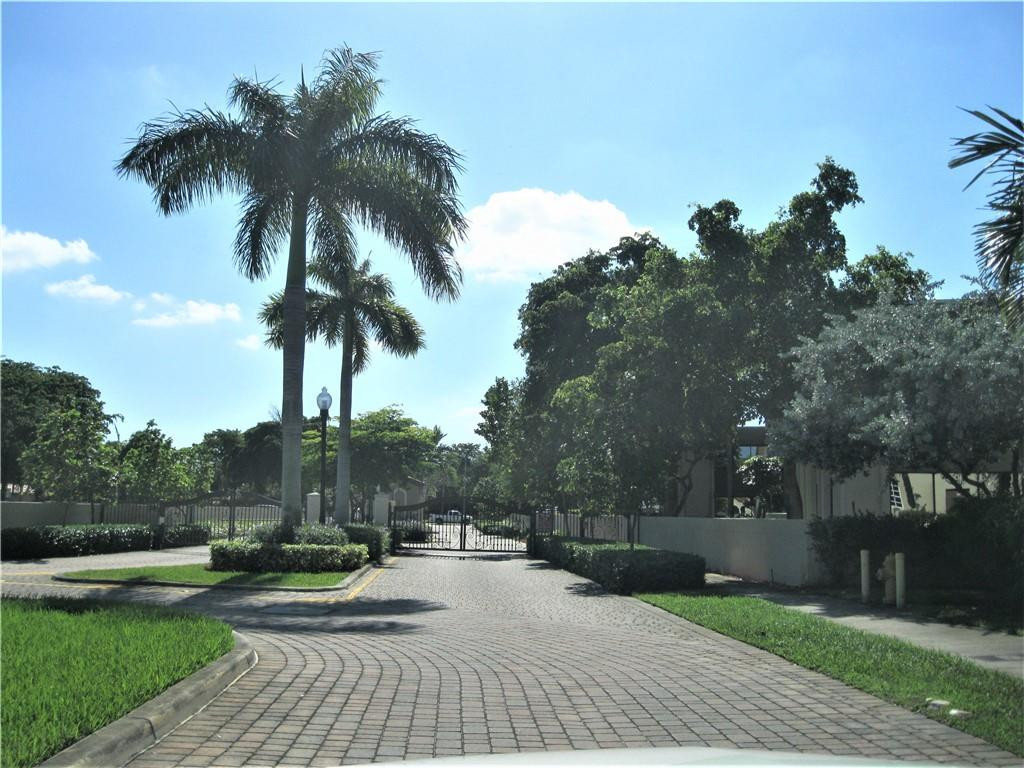 20767 Northeast 10th Path, Unit 20767 Miami, FL 33179 - Photo 26 of 26 a view of a yard with palm tree