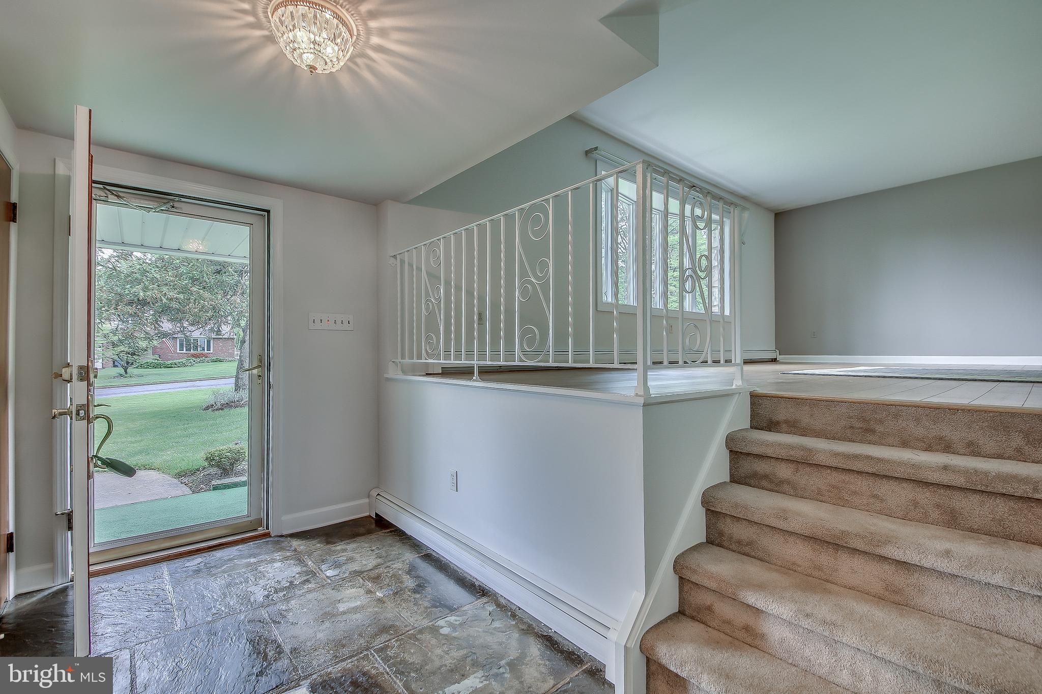 16 Highspire Road Richboro, PA 18954 - Photo 4 of 32 Foyer