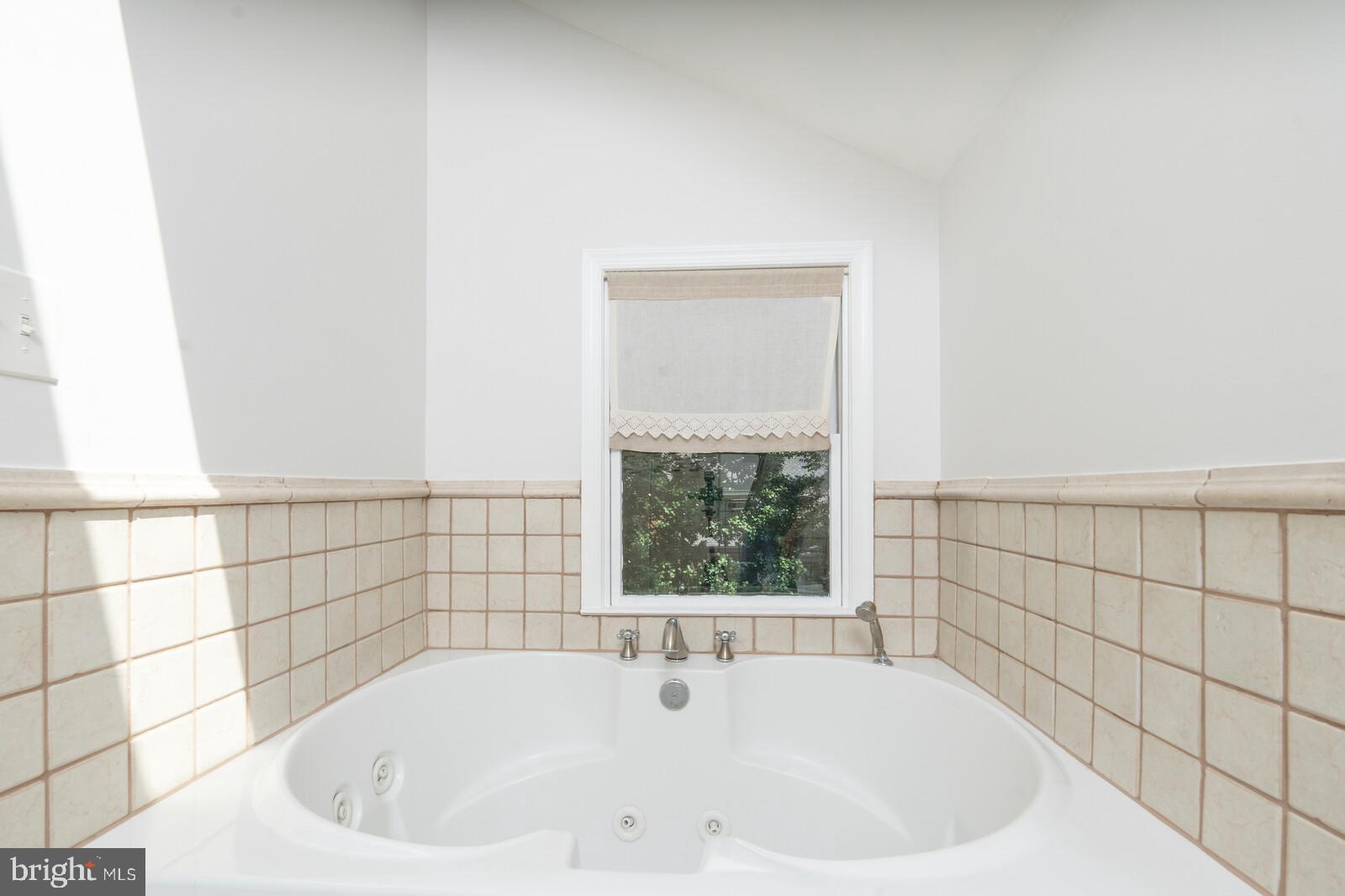 4601 Sleaford Road Bethesda, MD 20814 - Photo 19 of 46 Primary Bathroom Soaking Tub