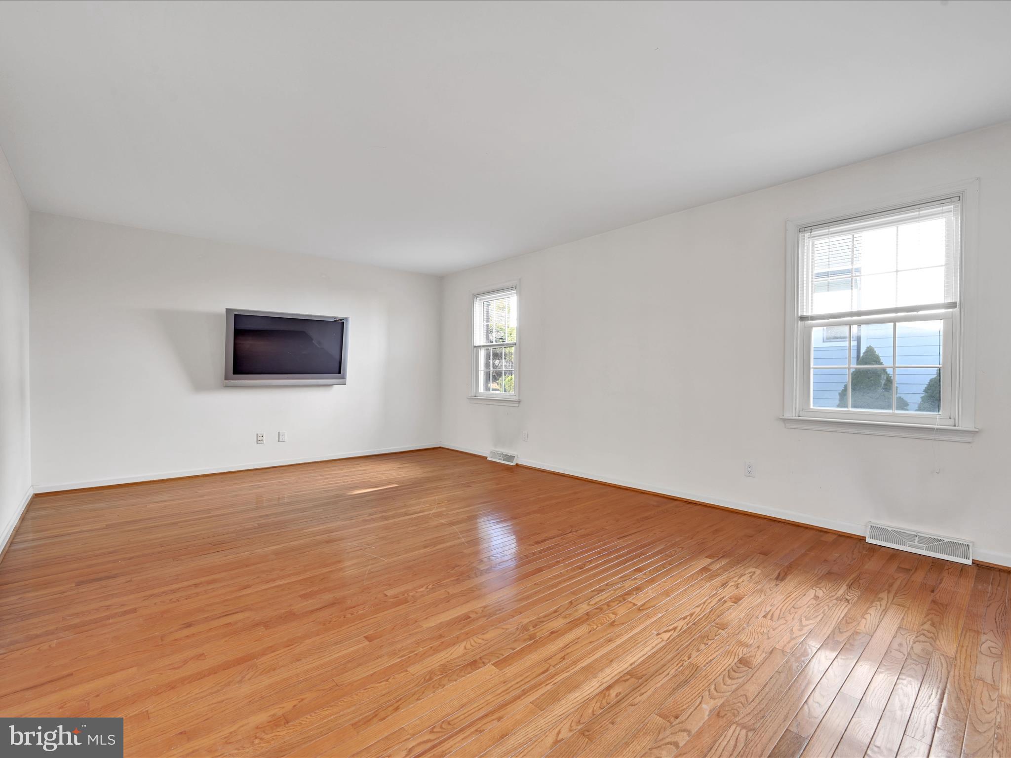 104 Shirley Road Narberth, PA 19072 - Photo 5 of 36 Living Room