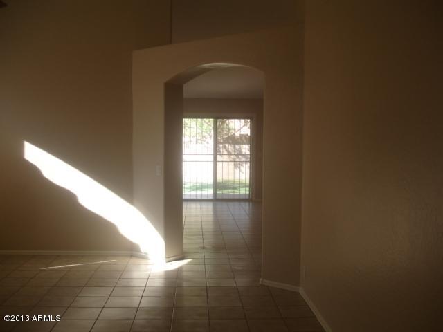 920 East Harwell Road Phoenix, AZ 85042 - Photo 4 of 33 Archway to Family Room
