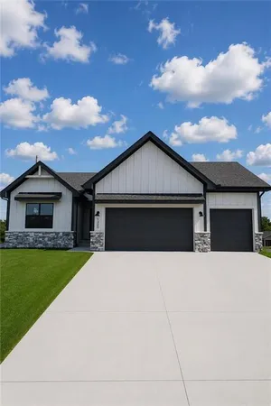 $565,000 | 1300 Larkspur Place, Raymore, MO 64083