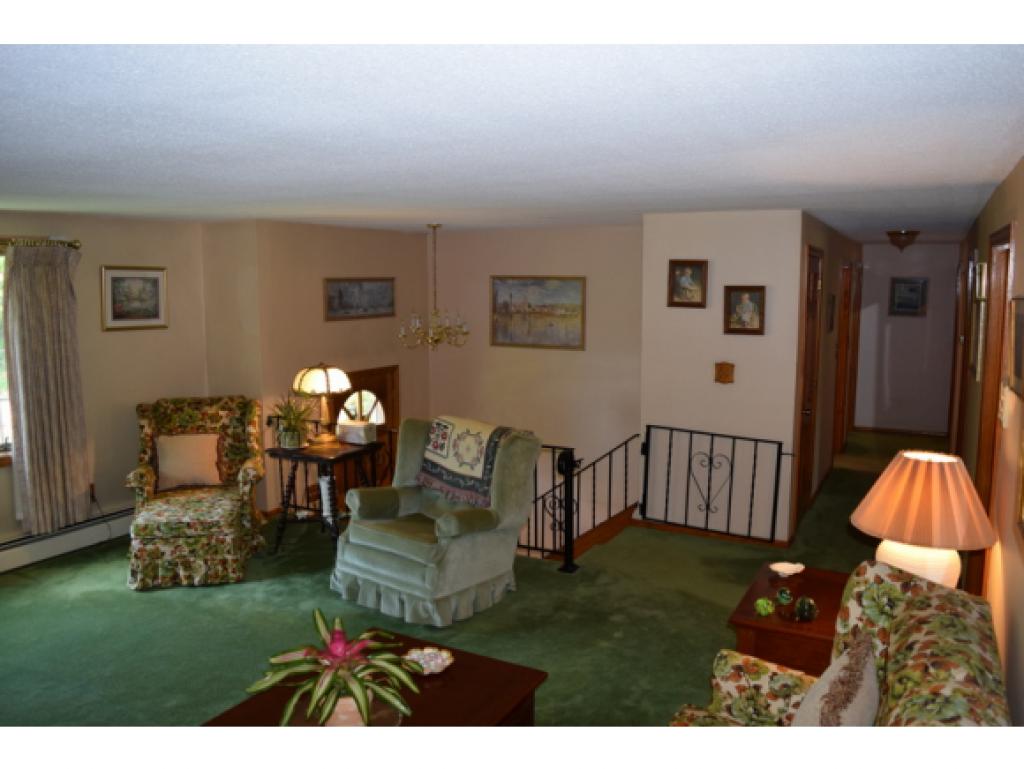 12 Kurt Road Salem, NH 03079 - Photo 3 of 26 Gallery Image 3