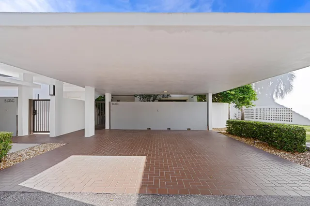 $989,000 | 2435 Presidential Way, Unit H, West Palm Beach, FL 33401