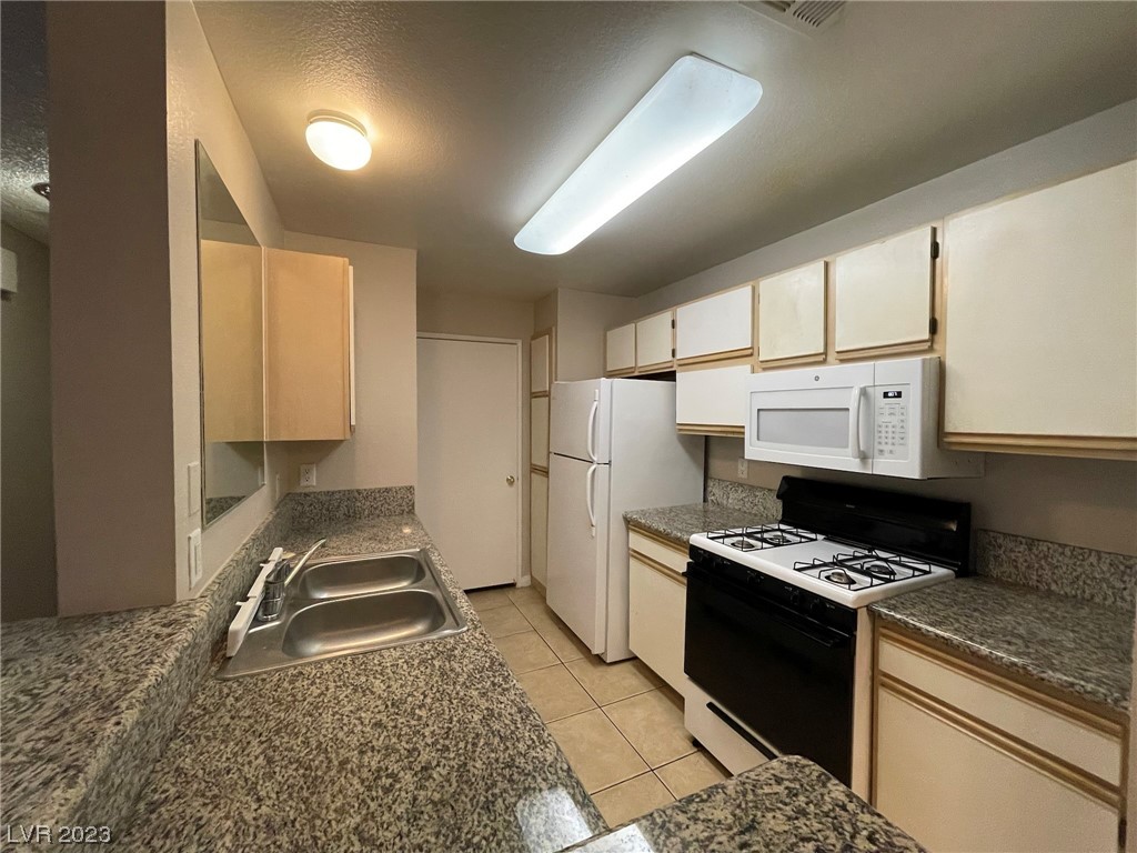 2200 South Fort Apache Road, Unit 2114 Las Vegas, NV 89117 - Photo 3 of 10