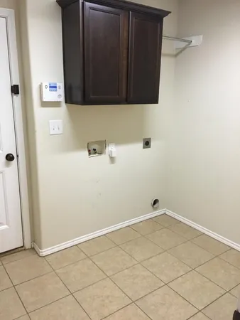 a view of a utility room