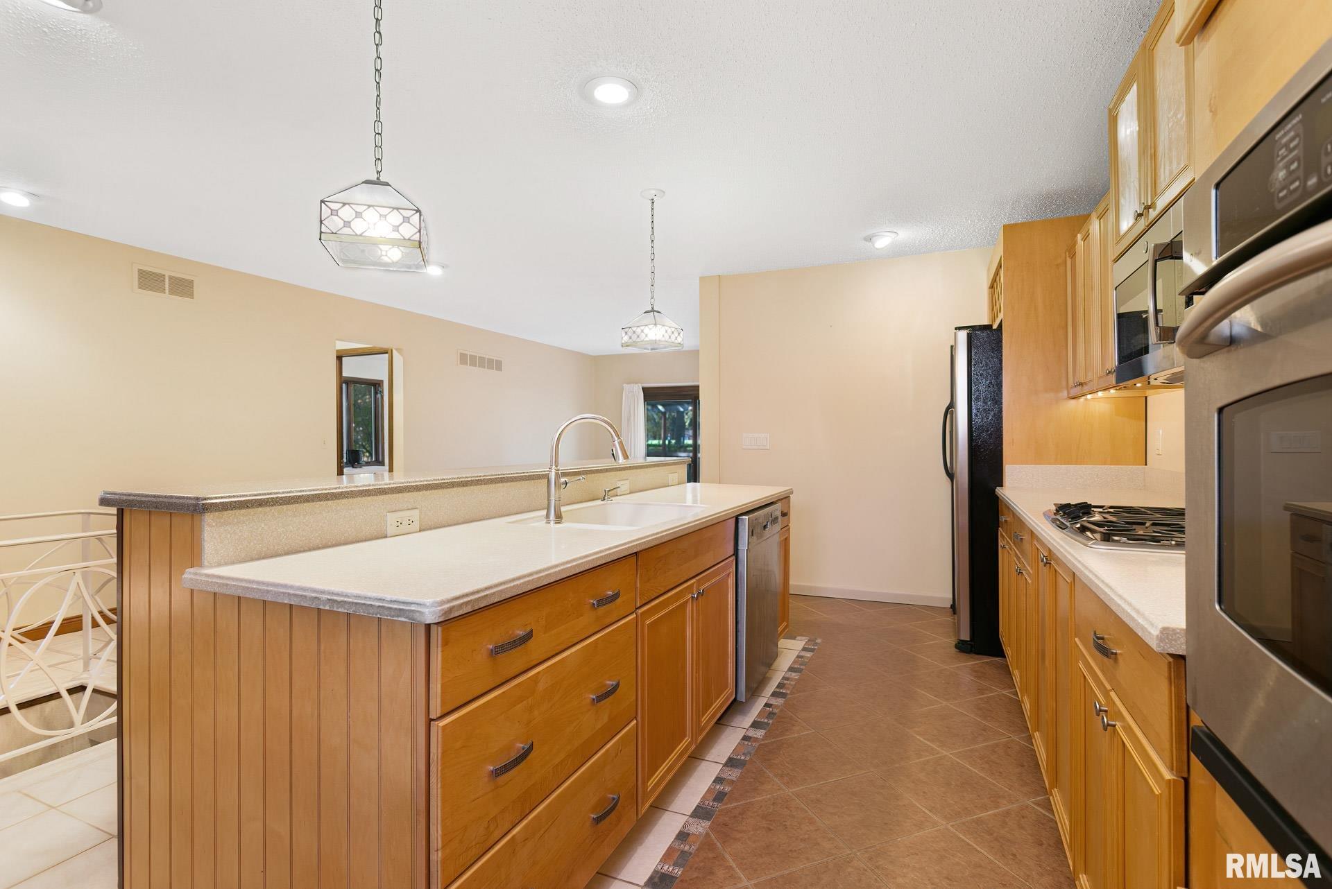 6401 Utica Ridge Road, Unit 3 Davenport, IA 52807 - Photo 11 of 33 Gallery Image 11