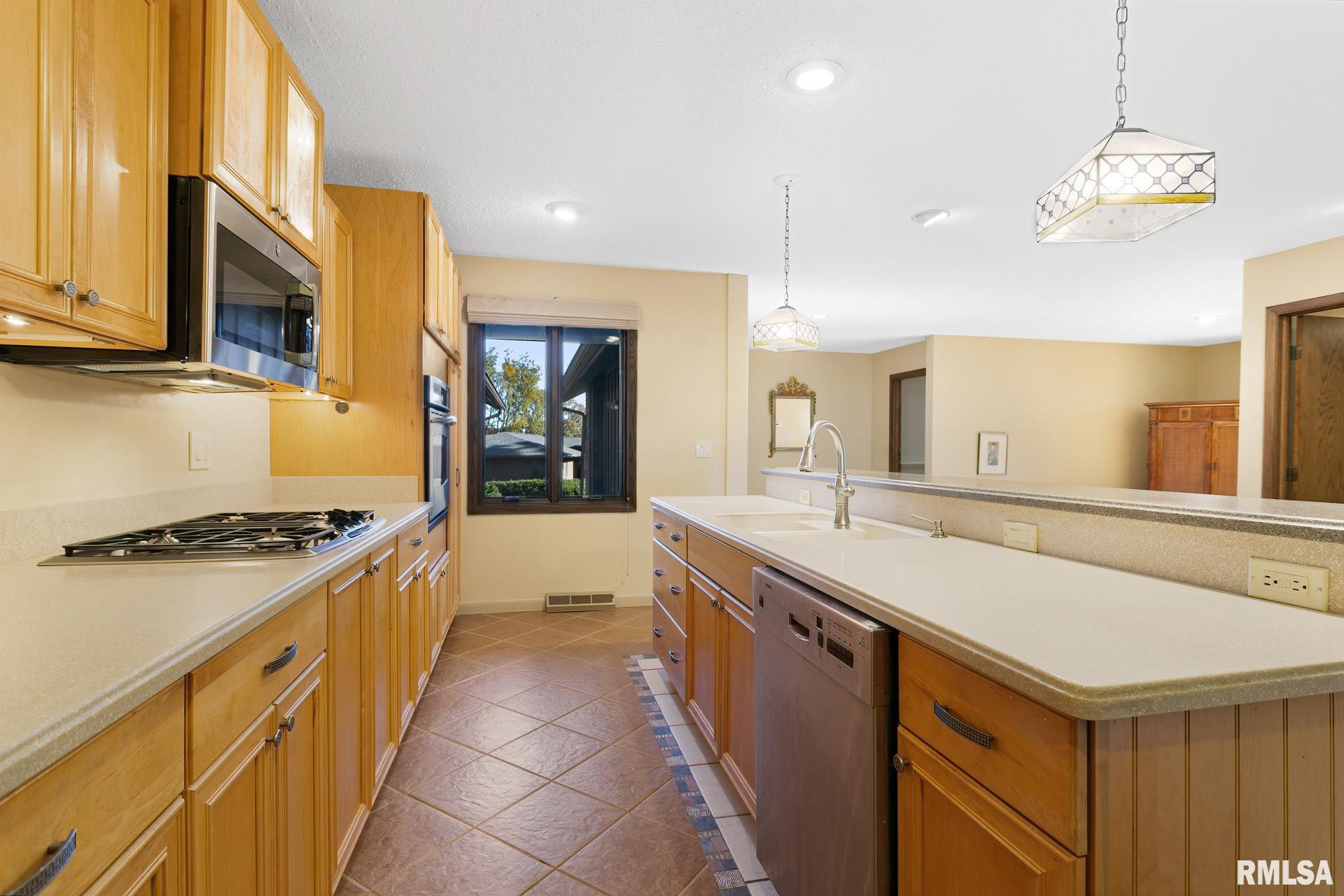 6401 Utica Ridge Road, Unit 3 Davenport, IA 52807 - Photo 12 of 33 Gallery Image 12