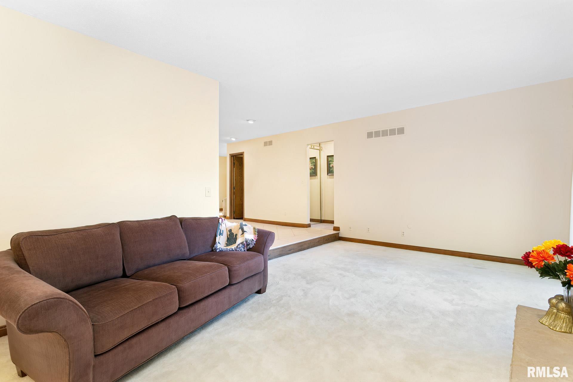 6401 Utica Ridge Road, Unit 3 Davenport, IA 52807 - Photo 15 of 33 Gallery Image 15