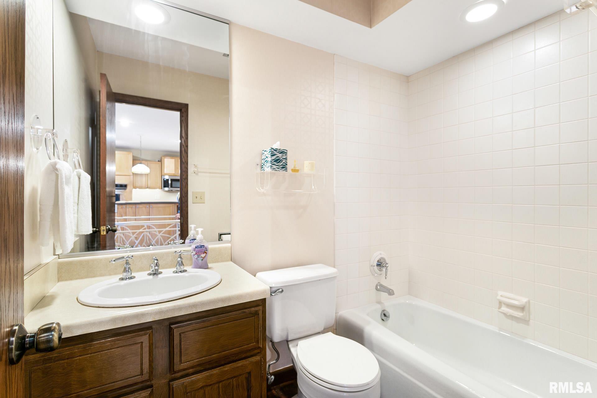 6401 Utica Ridge Road, Unit 3 Davenport, IA 52807 - Photo 17 of 33 Gallery Image 17