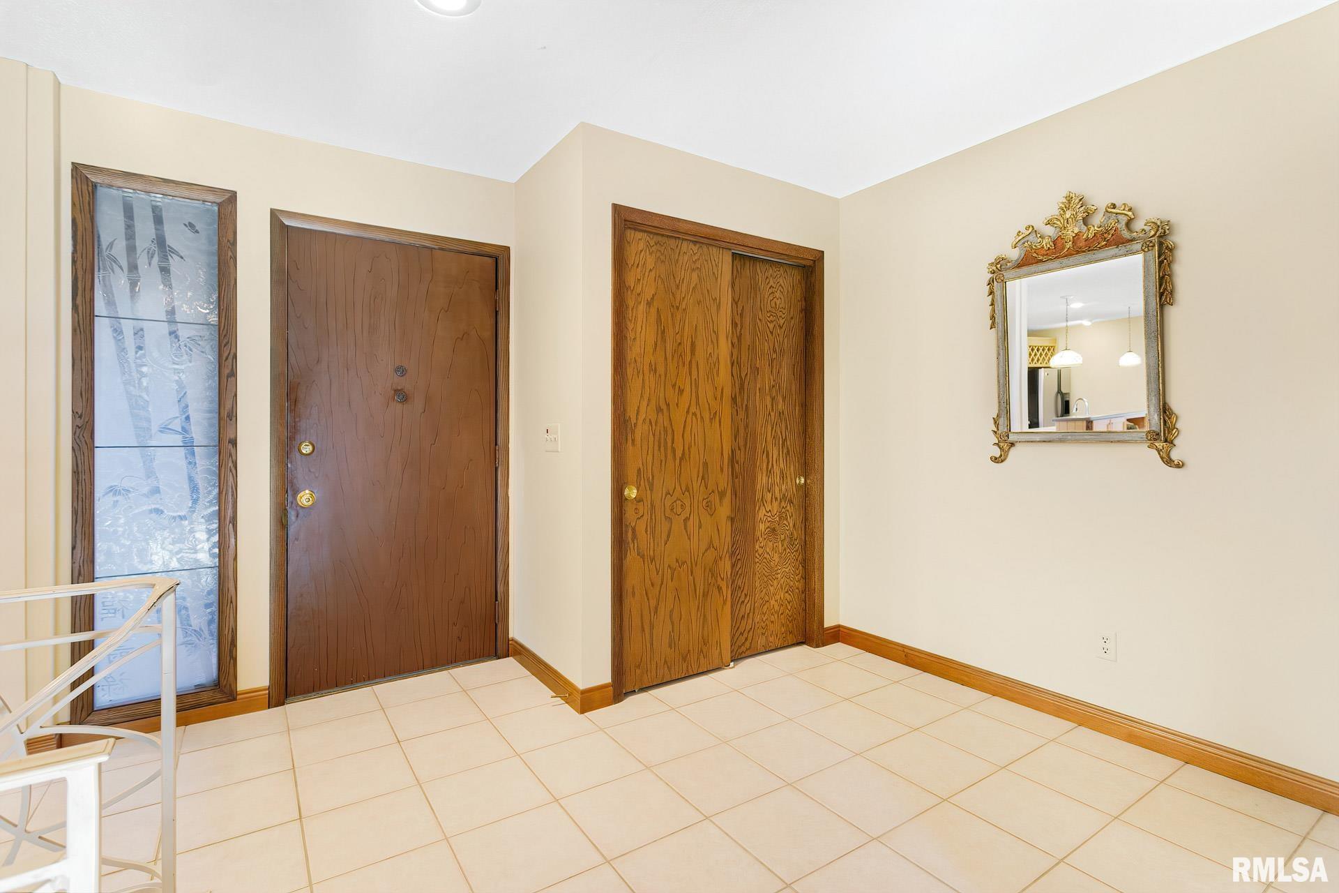 6401 Utica Ridge Road, Unit 3 Davenport, IA 52807 - Photo 4 of 33 Gallery Image 4